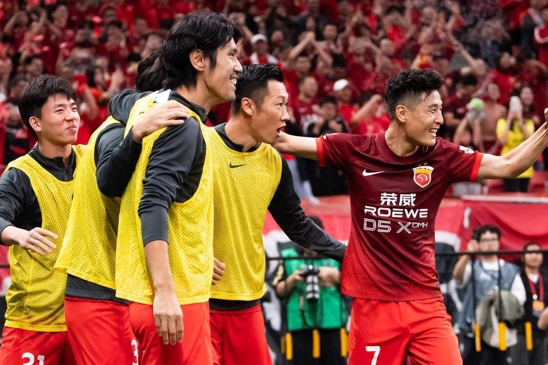 惊艳表现！一支小队伍实力爆发，逆袭登顶！