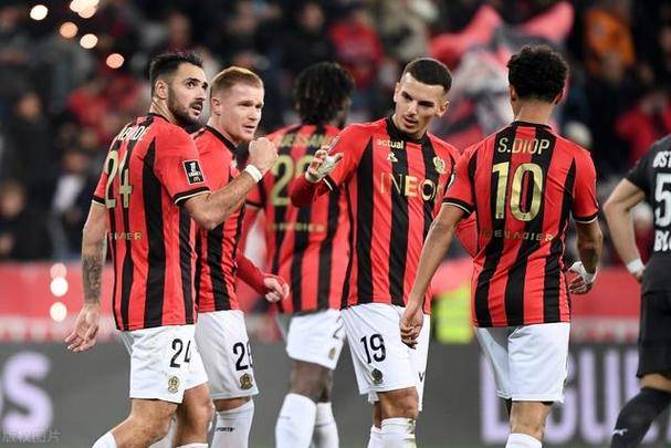 雷恩继续在主场斩获胜利,连胜追赶领头羊 雷恩继续在主场斩获胜利,连胜追赶领头羊