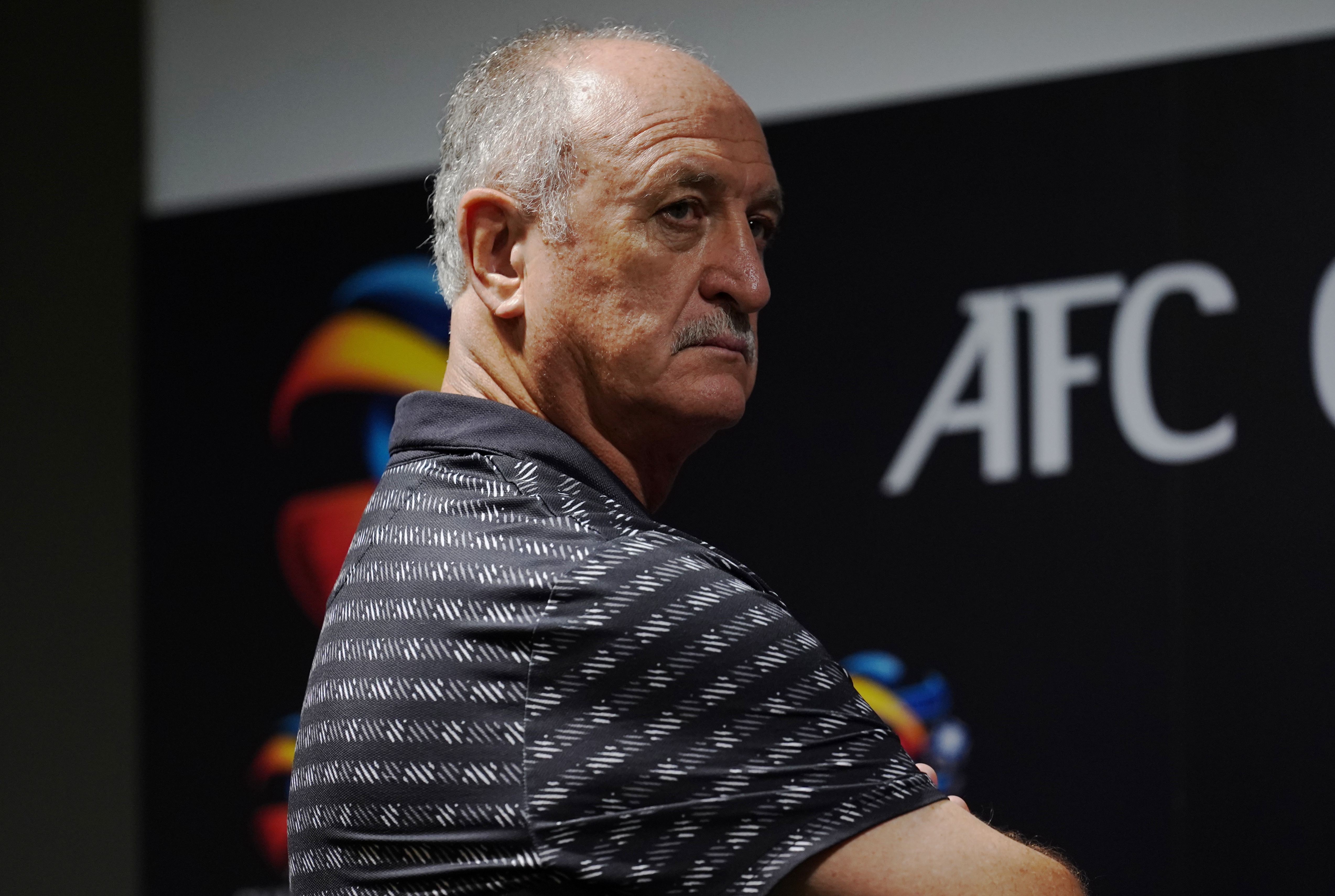 恒大不放任斯科拉里离队，执教续签得到全队支持的简单介绍