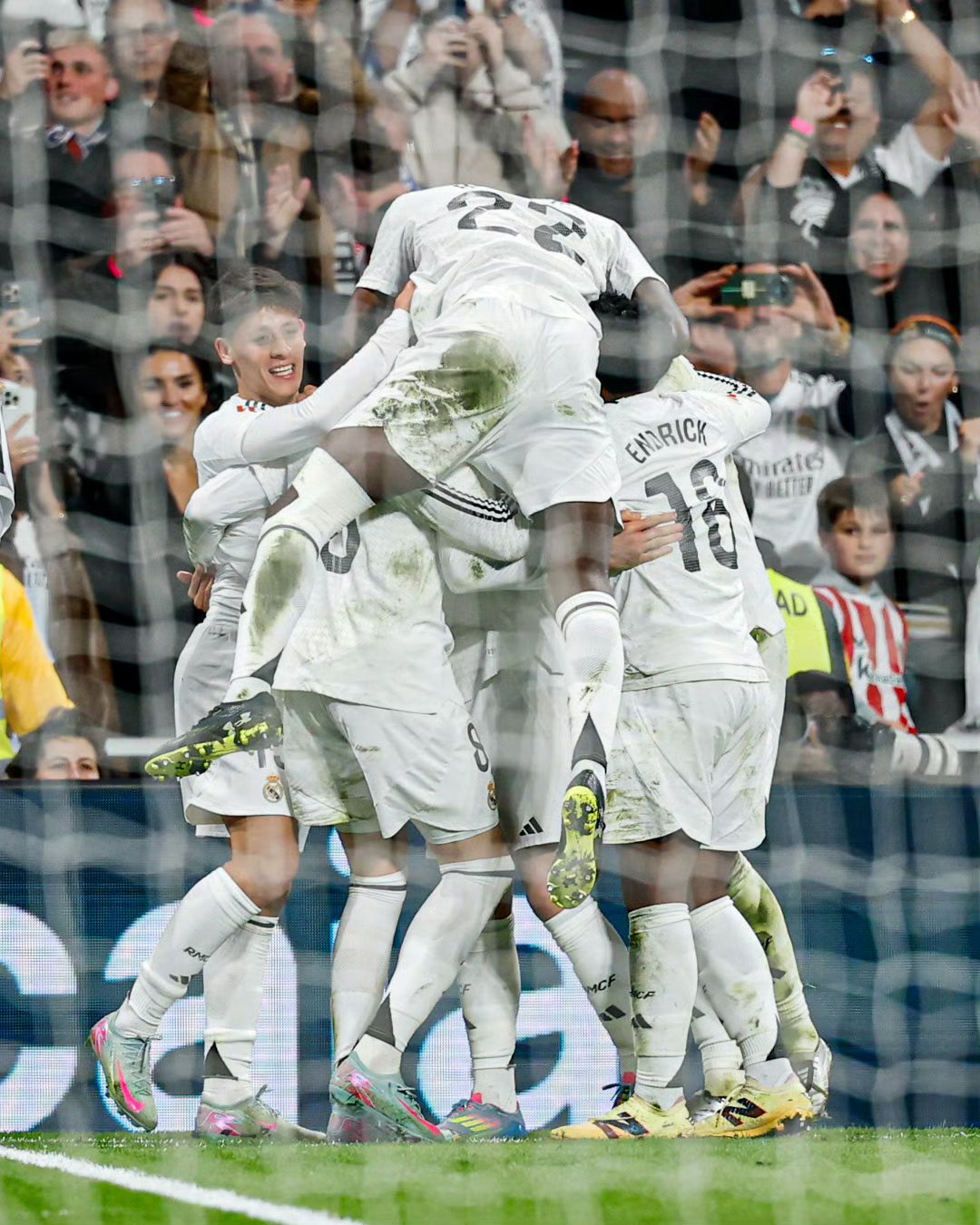 关于皇马铁卫受伤退场，球队缺少核心支柱的信息