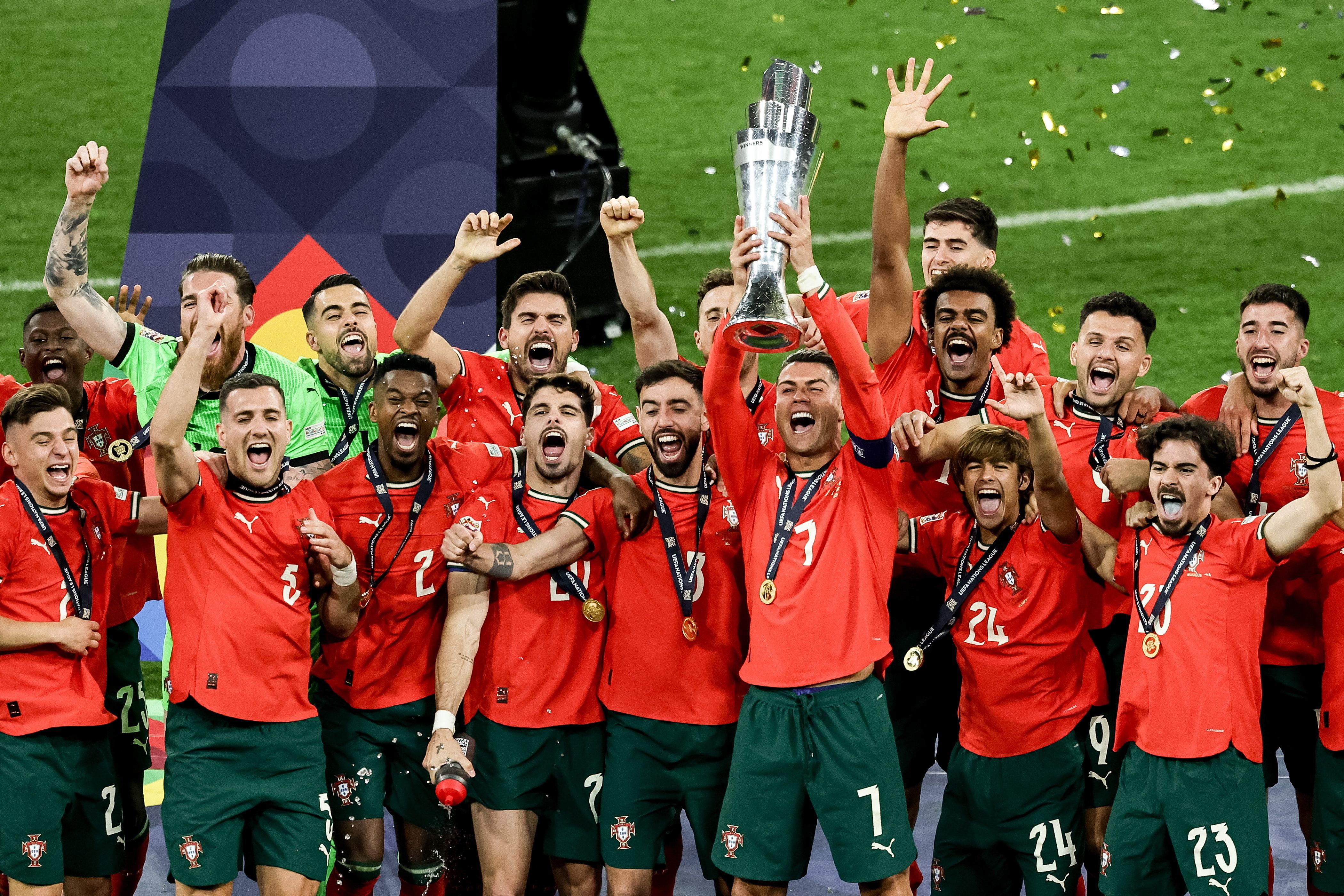 葡萄牙队大胜卢森堡，轻松晋级欧锦赛！