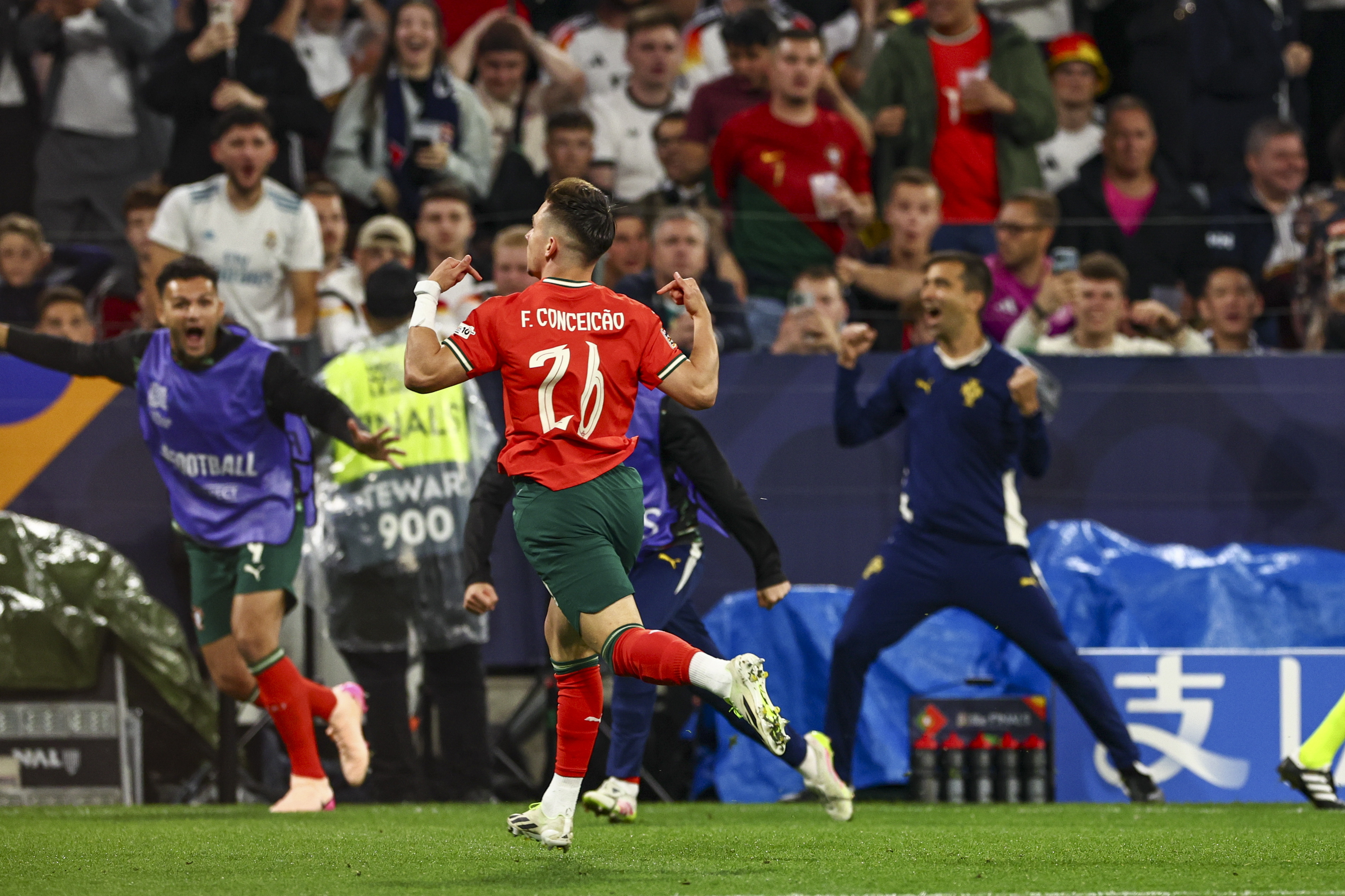 葡萄牙队大胜卢森堡，轻松晋级欧锦赛！