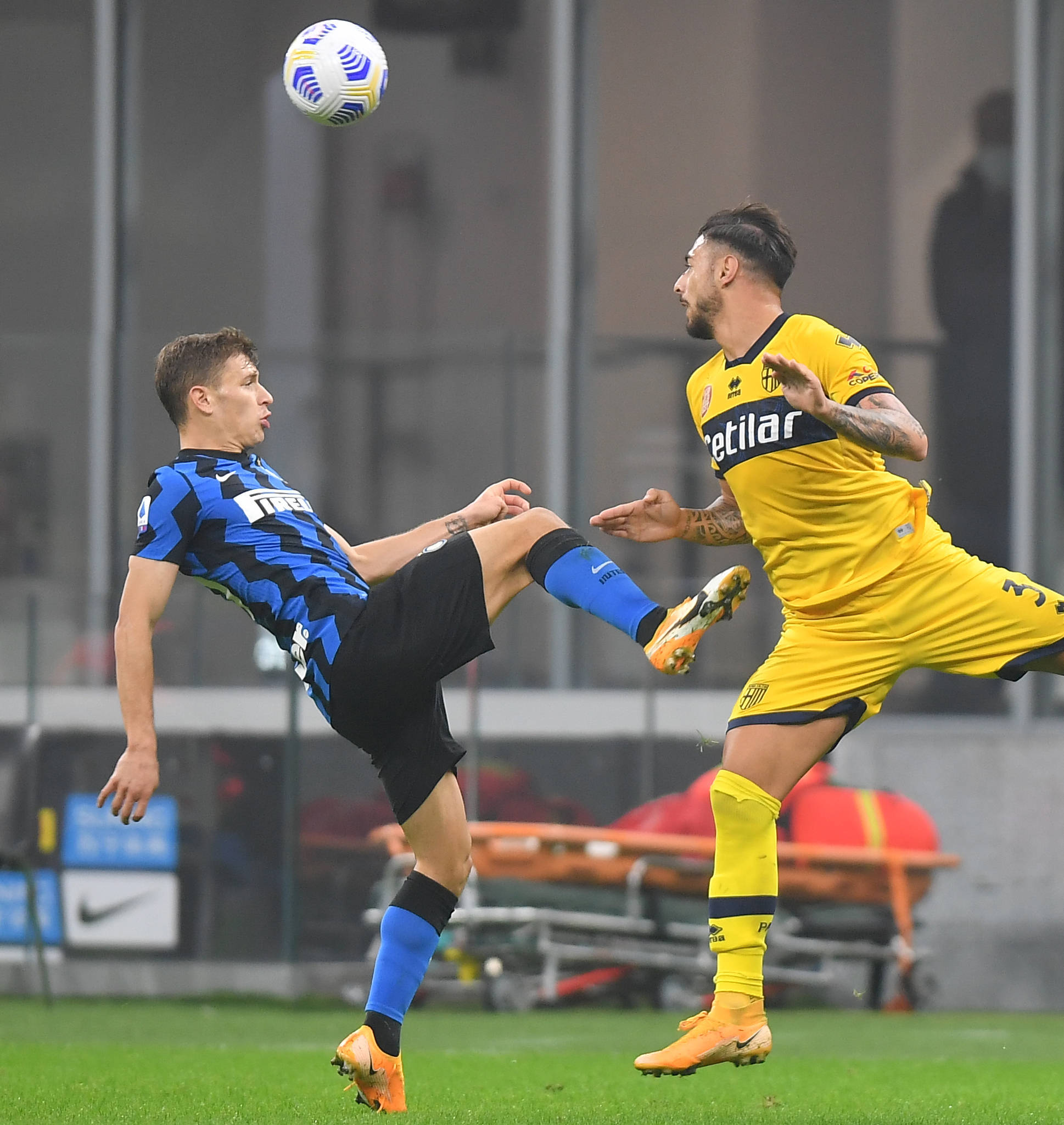 卡利亚里队员爆发激烈冲突,球队内部气氛紧张的简单介绍 卡利亚里队员爆发激烈冲突,球队内部气氛紧张的简单介绍