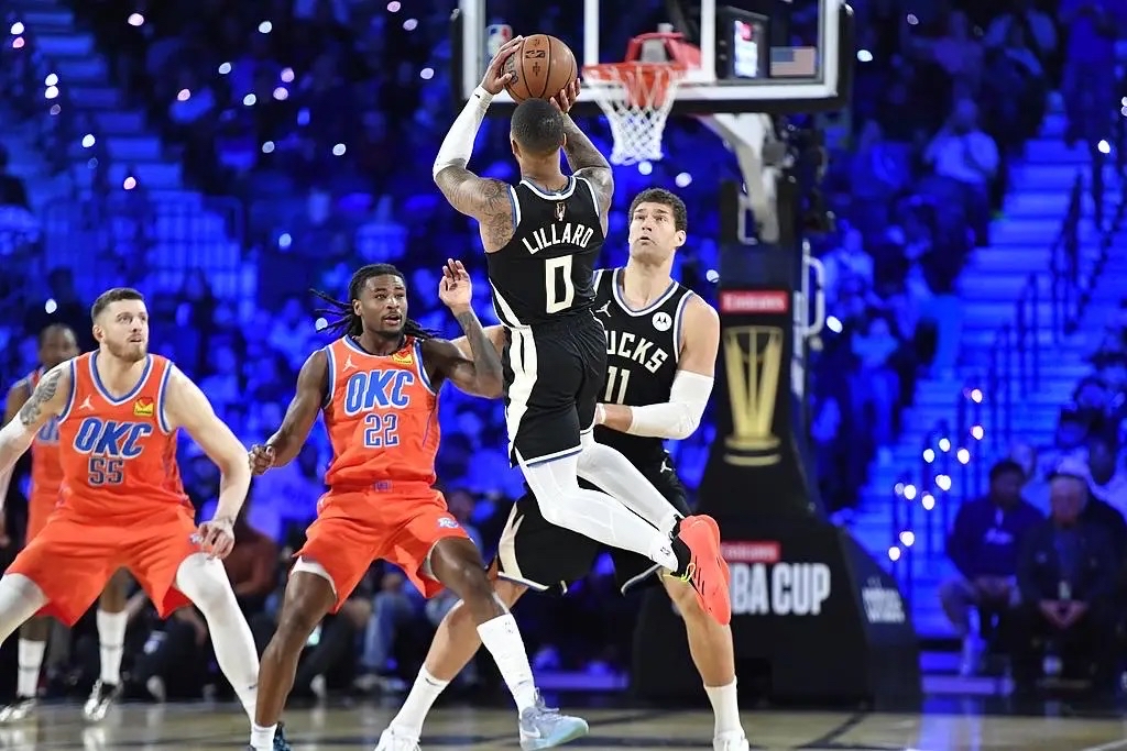 雄鹿力克步行者，主场保持不败