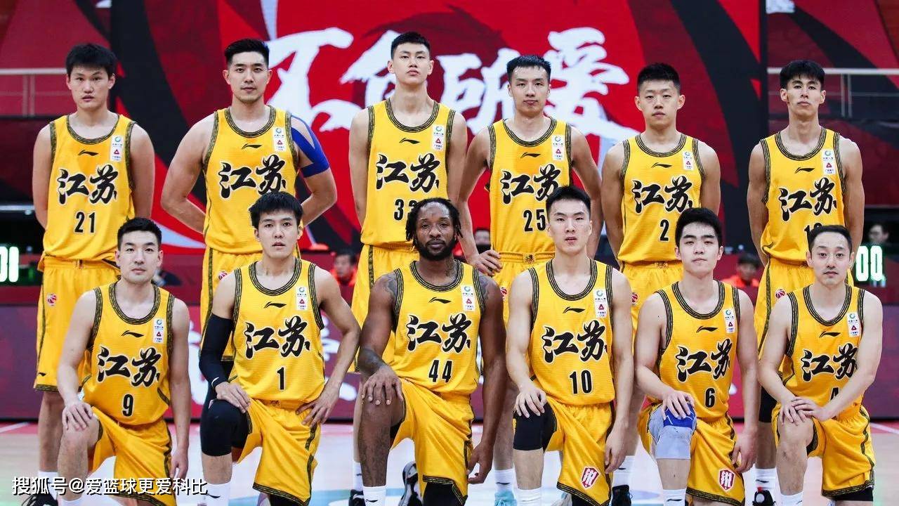 球队教练组计划引入新战术，提升球队竞争力的简单介绍