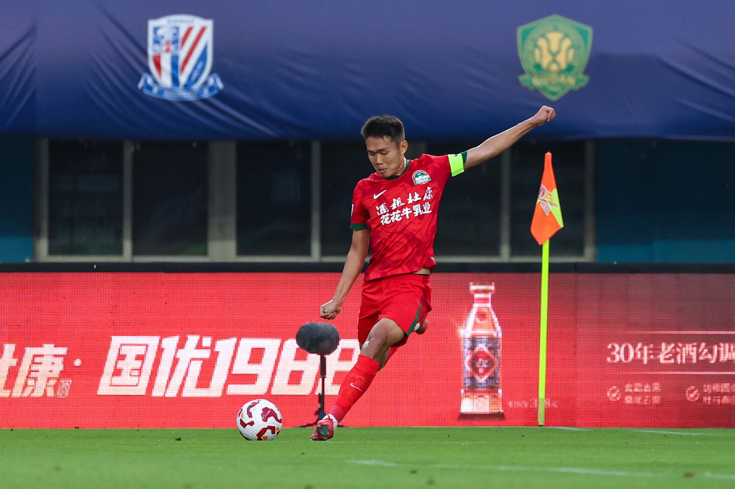 精彩比赛，国际球队争夺胜利