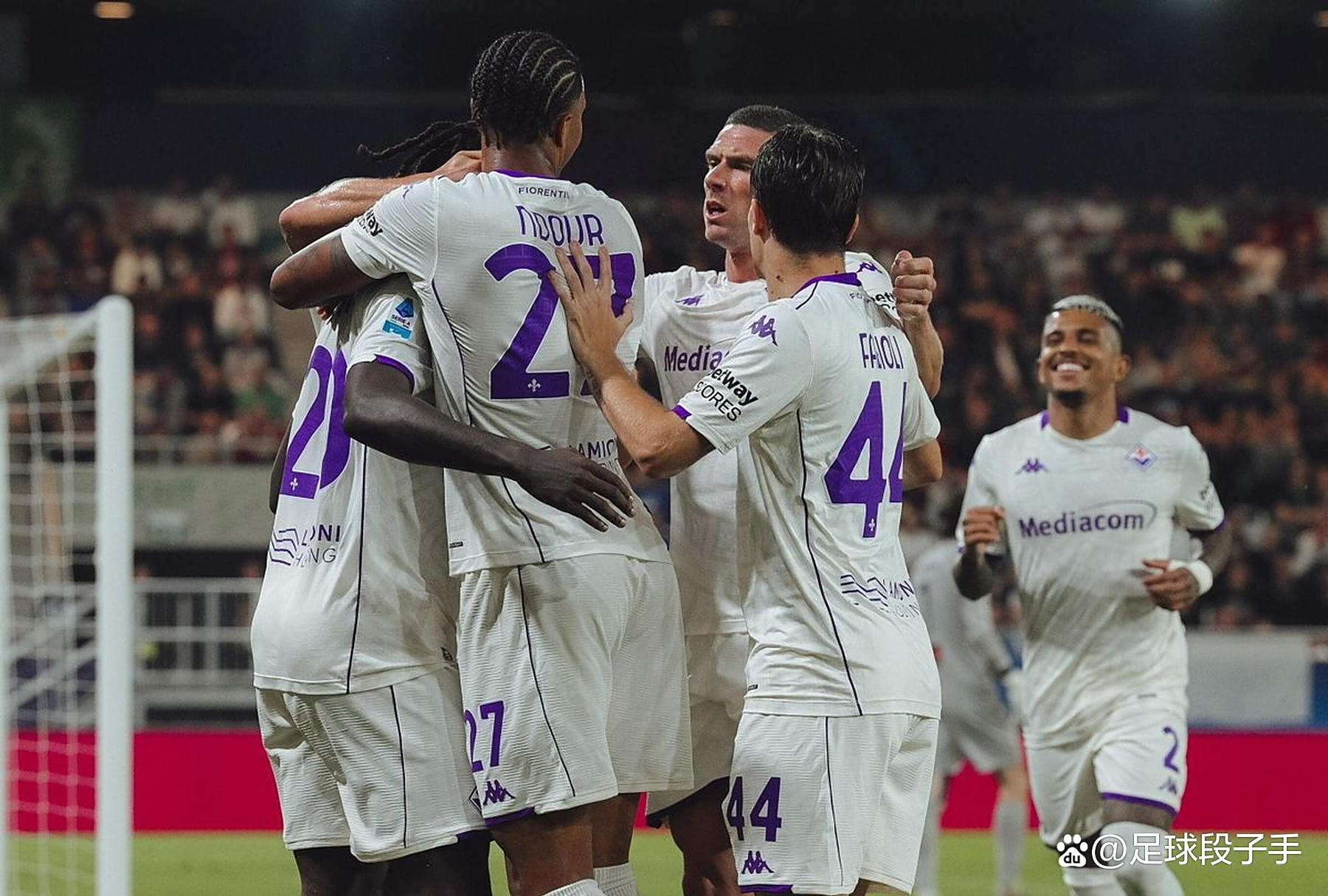 关于佛罗伦萨主场失分，争夺欧战资格遇阻的信息