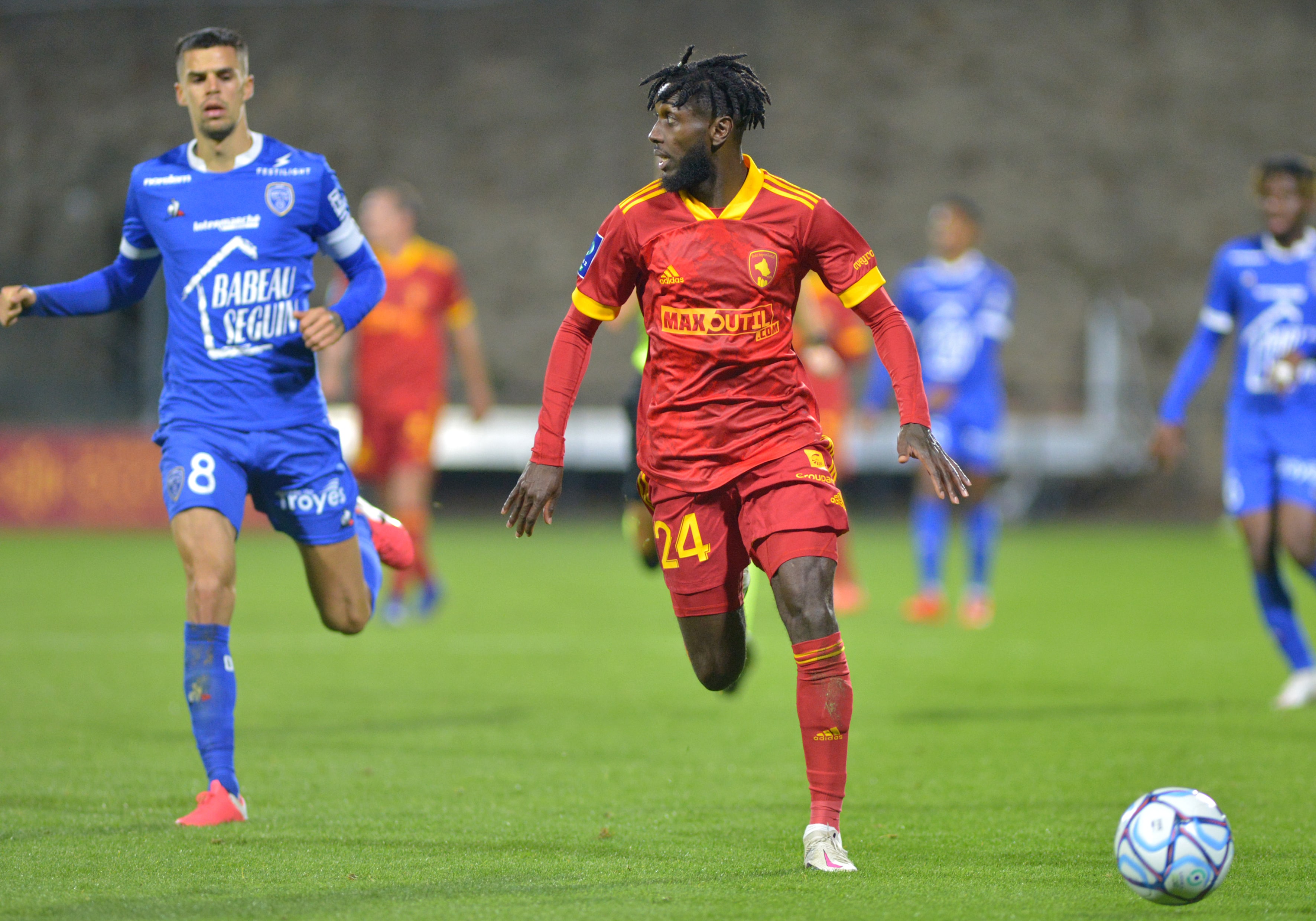 里昂备战普瓦捷，客场冲击连胜的简单介绍