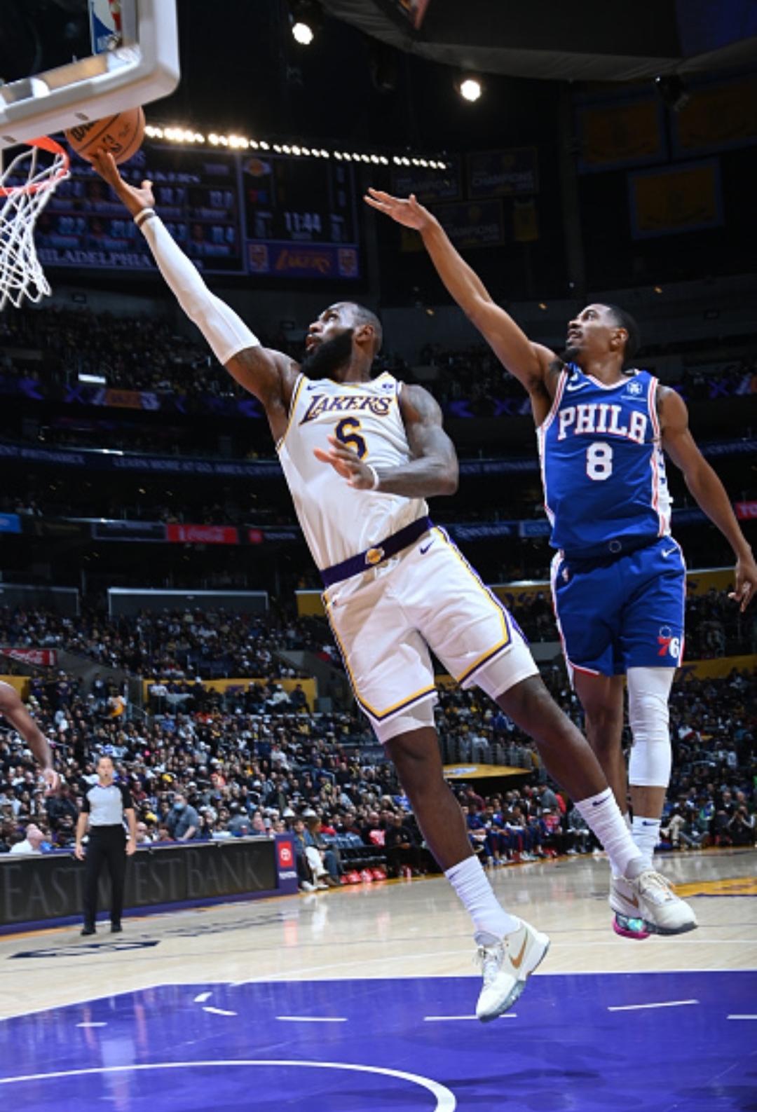 湖人险胜76人，詹姆斯一人压哨绝杀！恩比德疲态尽显？