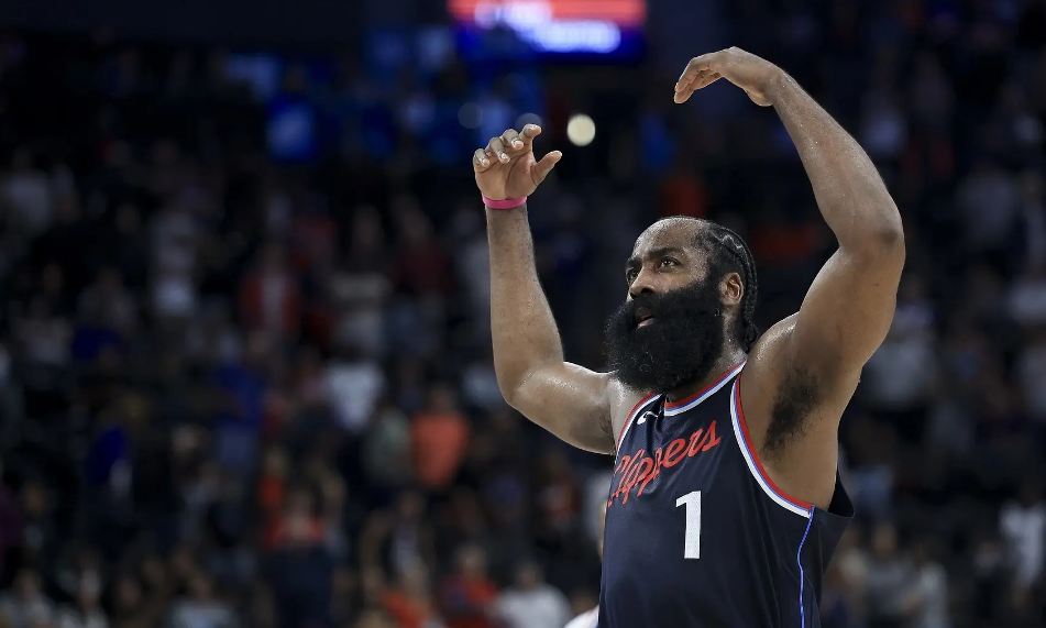 开拓者遭遇马刺逆转，保罗狂砍36分