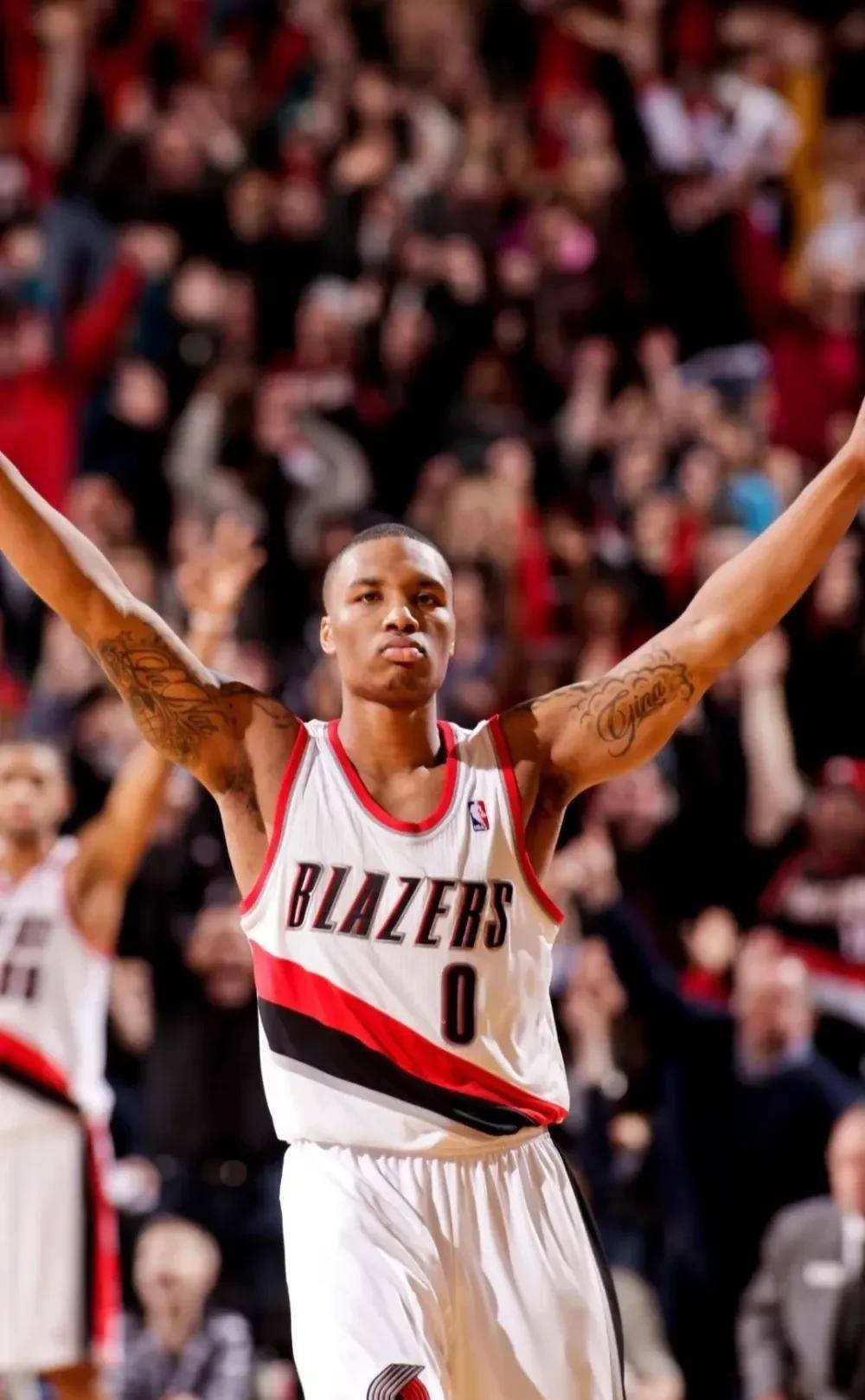 开拓者大胜骑士，利拉德砍下35分20板