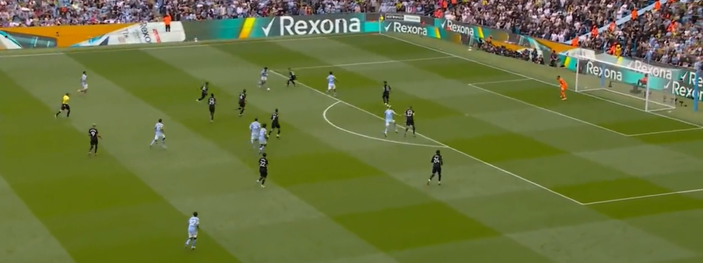 曼城主场2-0完胜热刺，英超豪强继续领先