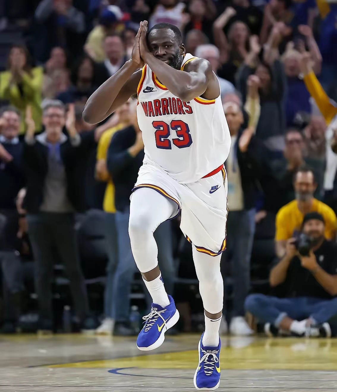 勇士力克骑士,取得两连胜 勇士力克骑士,取得两连胜