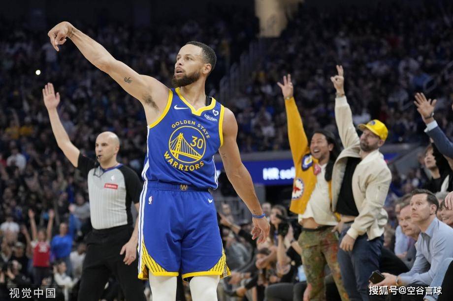 勇士力克骑士,取得两连胜 勇士力克骑士,取得两连胜