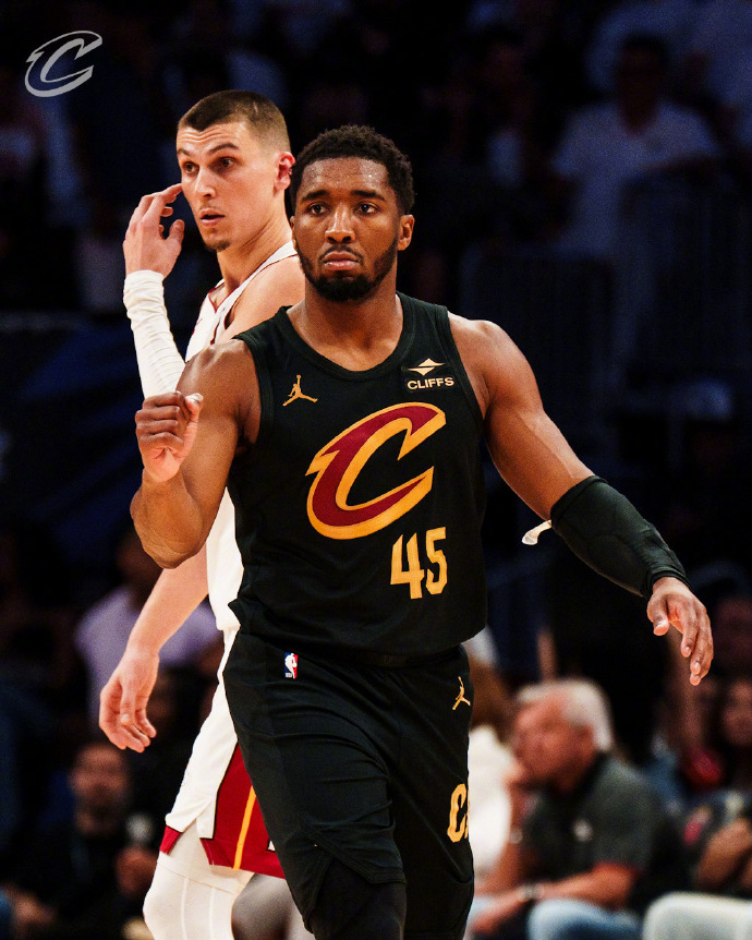 包含热火横扫步行者，继续保持不败的词条