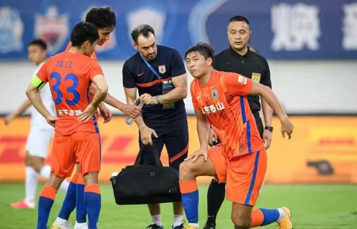 武汉队挑战上海队，双方实力较量争夺晋级机会